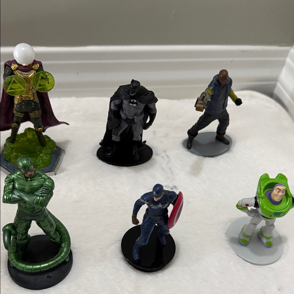 Assorted Action Figures Collection - Picture 7 of 11